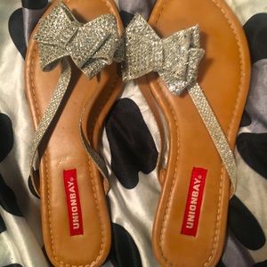 Sandals/flip flops size 6